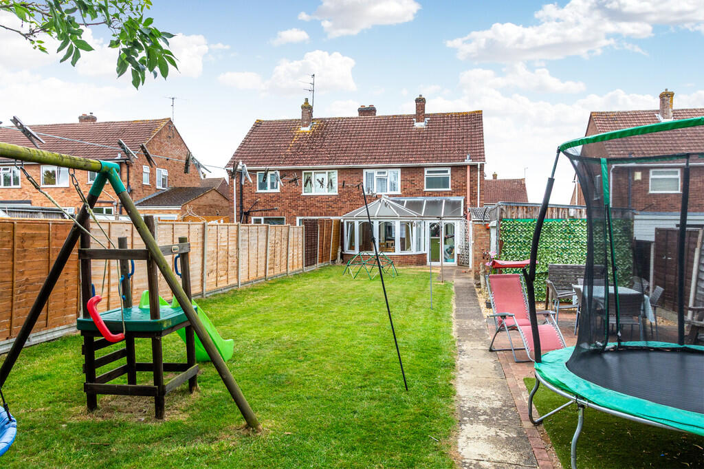 House in Rushden, North Northamptonshire - View 3