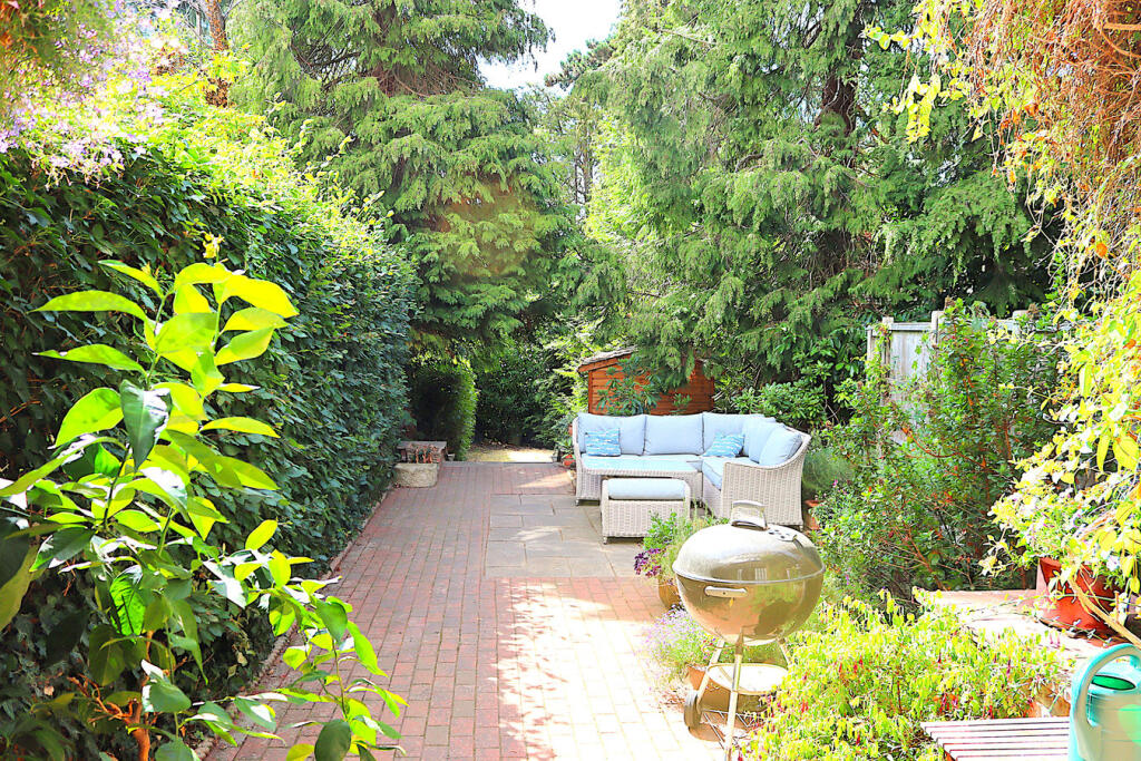 Salisbury Road, Farnborough, GU14 - View 3