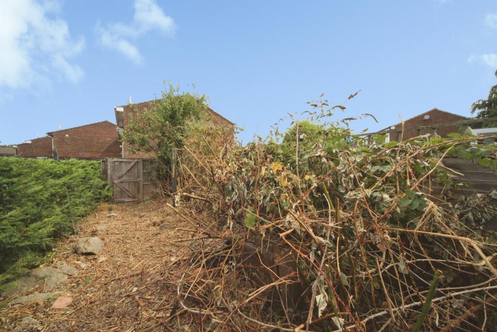 House in Luton - View 5