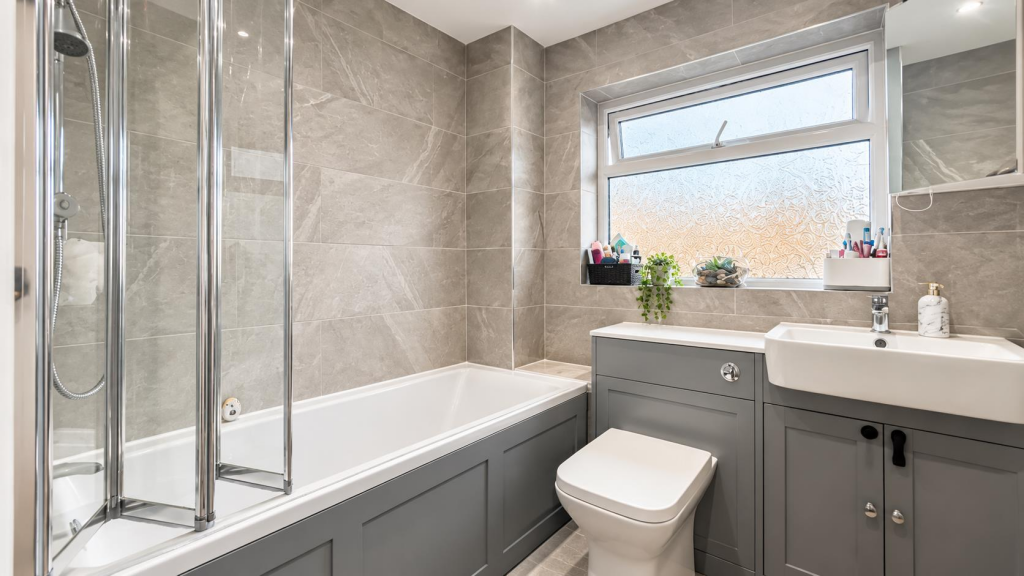 House in Milton Keynes, West Bletchley - More