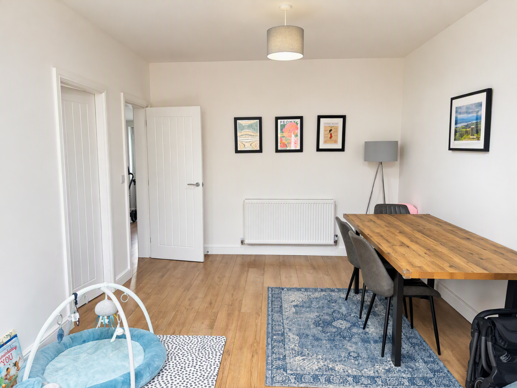 Apartment in Warrington, Whittle Hall, Great Sankey - View 4