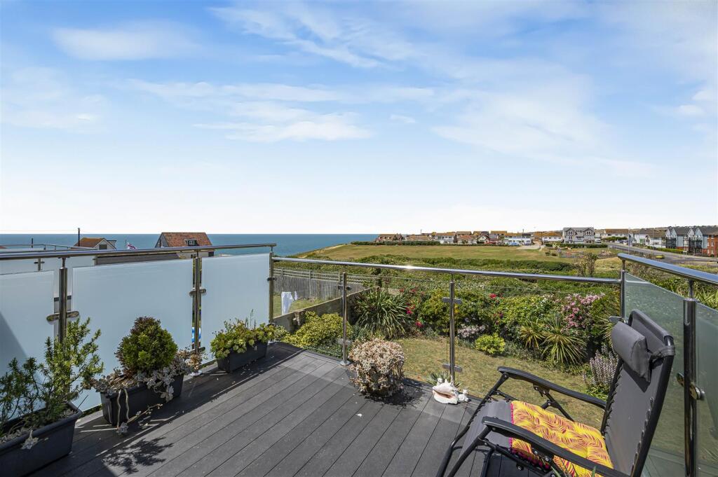 Roderick Avenue, Peacehaven photo 5