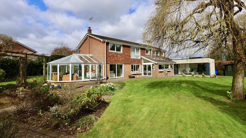 Main image of property: Little Hollis, Great Missenden, HP16