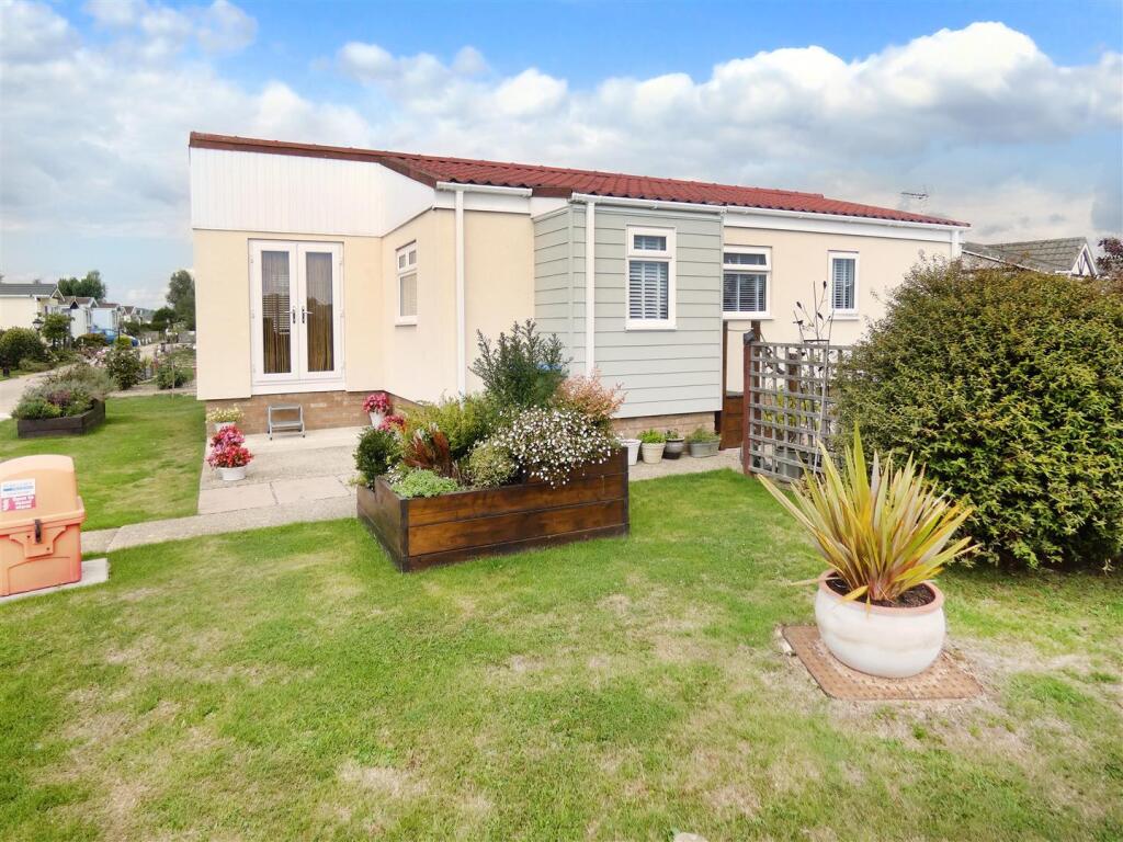 2-bed caravan on Thornlea Court, Wick, Littlehampton, £175,000