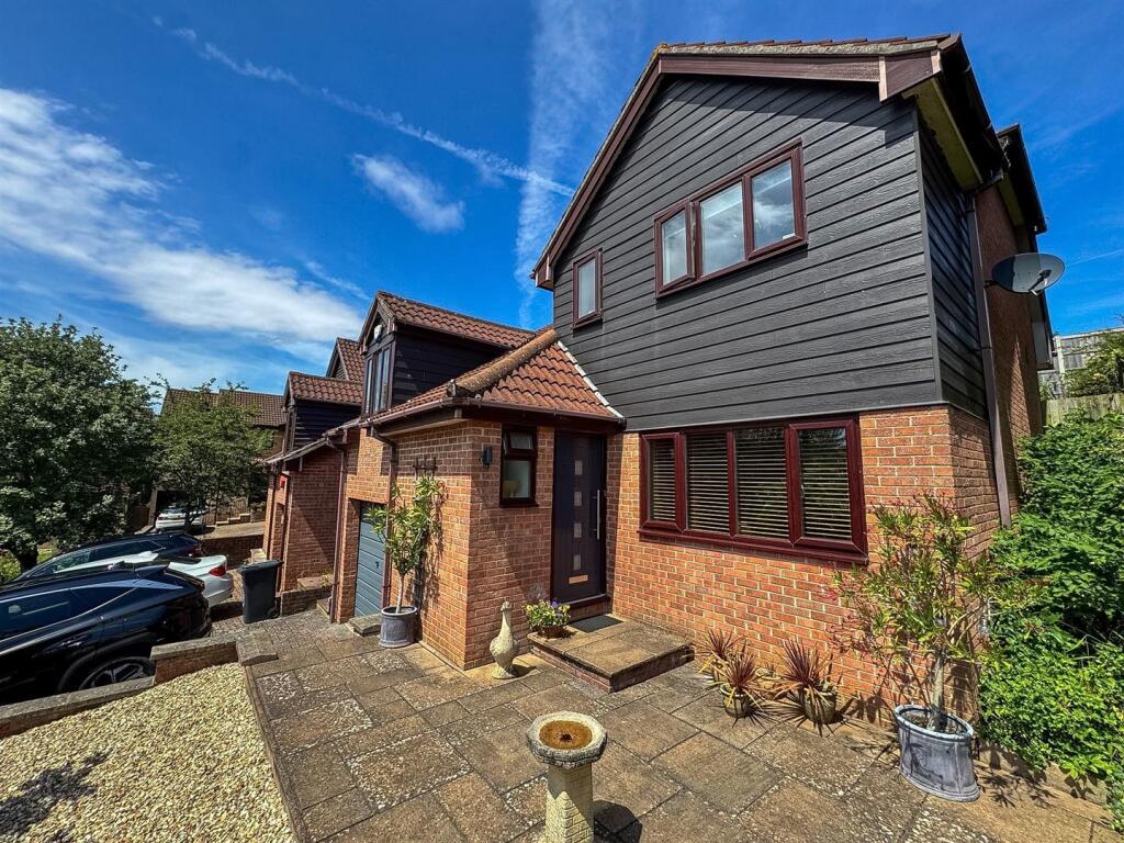 Main image of property: Fraser Close, Worle