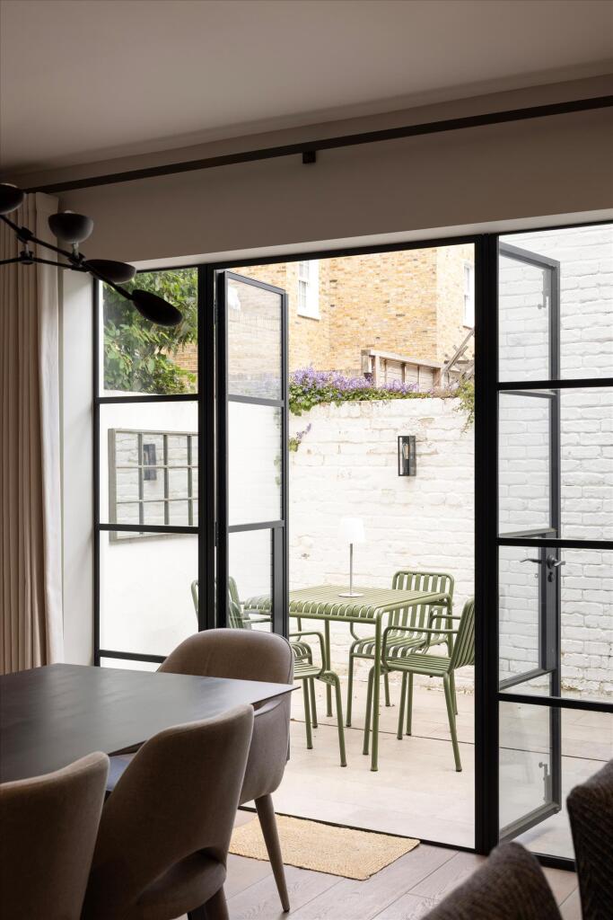 House in London, Hans Town, Chelsea - More