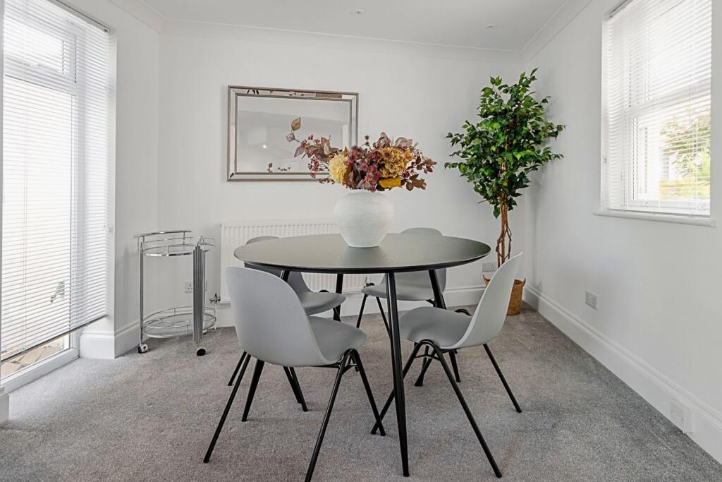 House in Torquay, Torbay - More