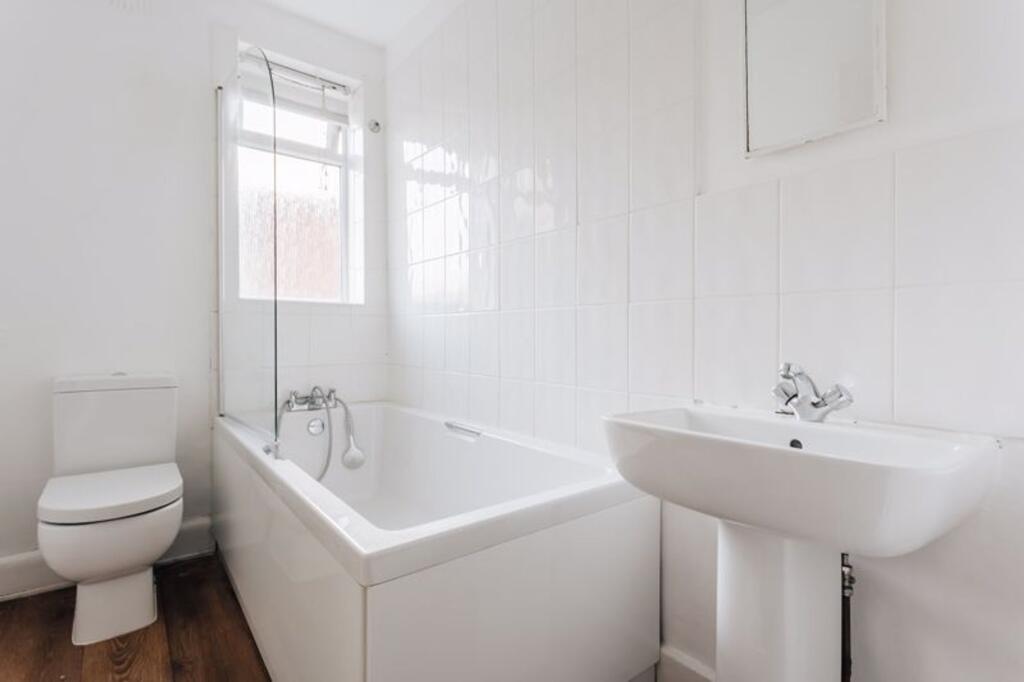 Apartment in Christchurch, Iford, Bournemouth - View 5
