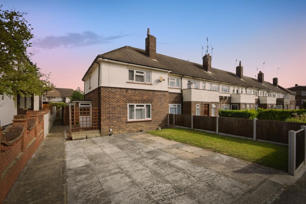 Elizabeth Road, Pilgrims Hatch, Brentwood photo 3