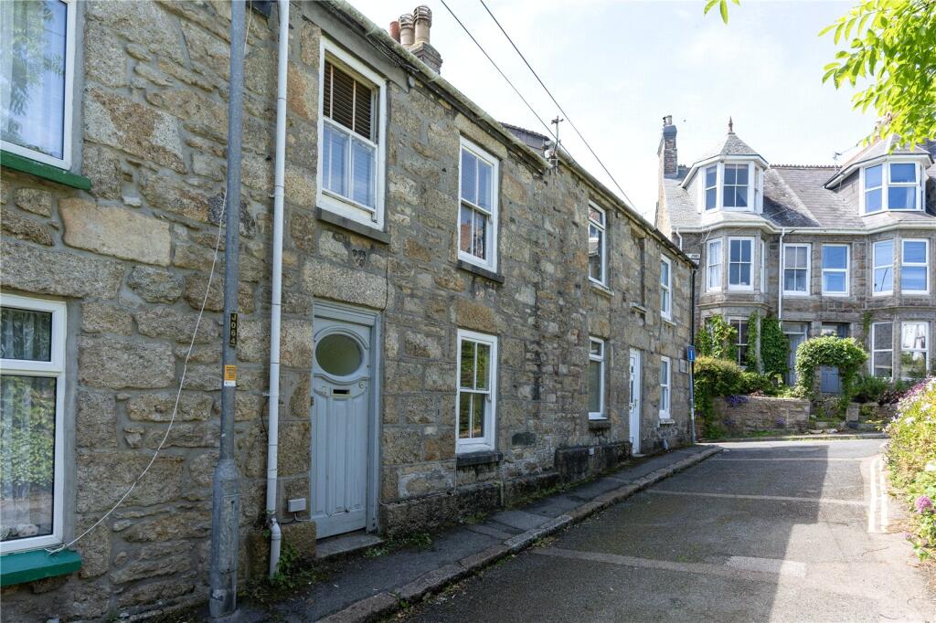 3 bedroom terraced house in Penzance, great location, no chain, little bolt hole, lock up and leave