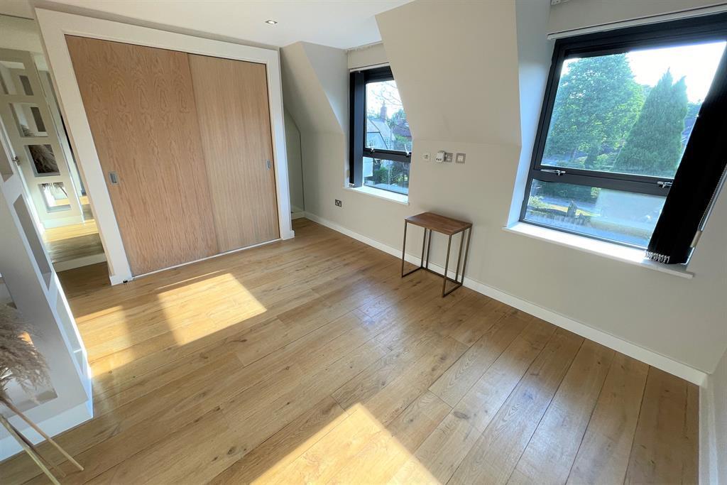 Apartment in Leeds, Primley Park, Alwoodley - View 4