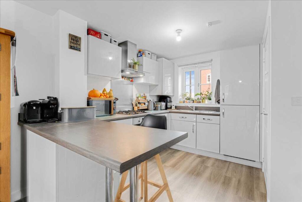 Pontefract Avenue, Towcester - View 2