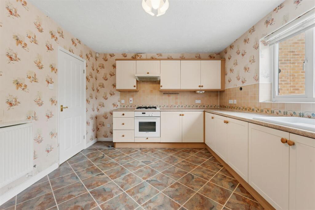 House in Kettering, Leisure Village - More
