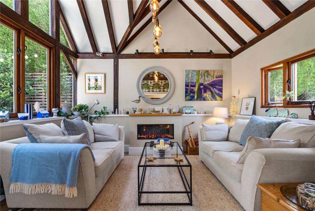 House in Malvern Hills, Broadheath - More