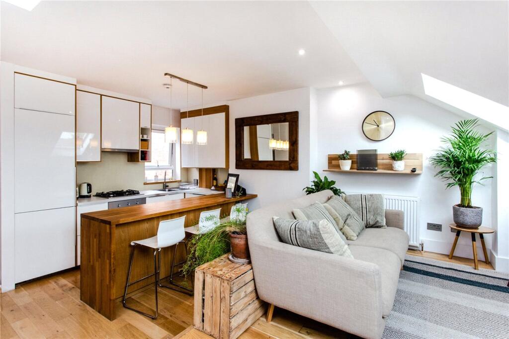 Main image of property: Rathcoole Gardens, London, N8