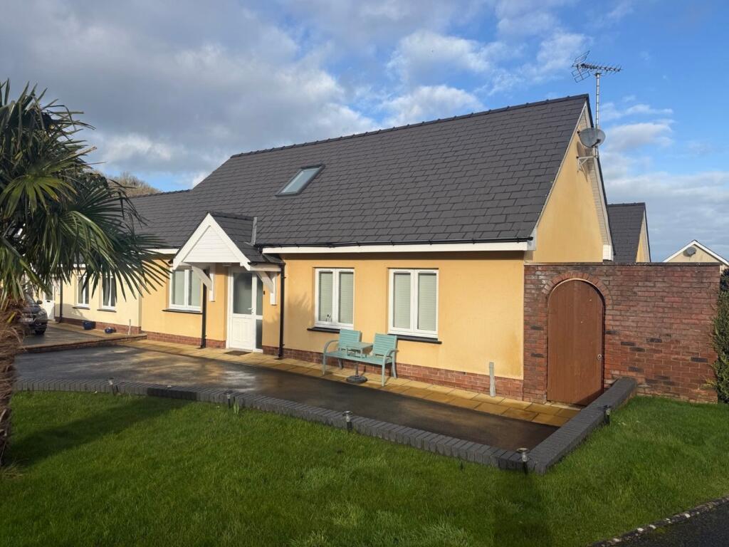 Dolphin Court, New Quay, SA45 photo 2