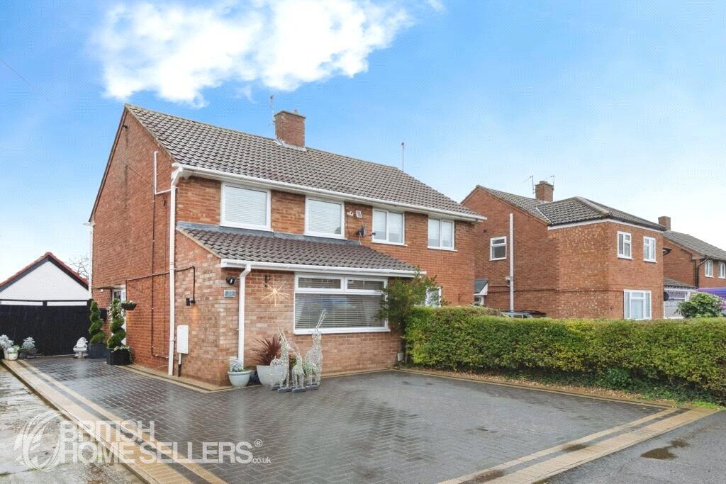 Main image of property: York Close, Barton-le-Clay, Bedford, Bedfordshire, MK45