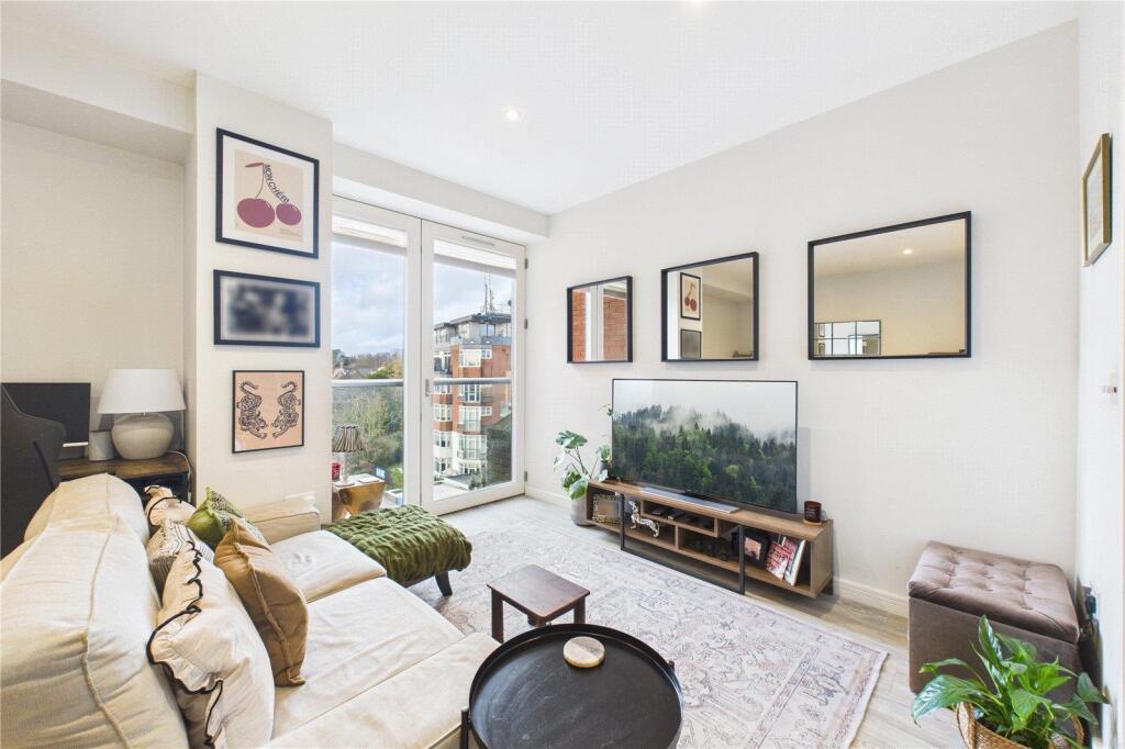 Apartment in Redhill - More