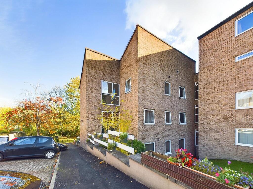 Main image of property: Frizley Gardens, Bradford