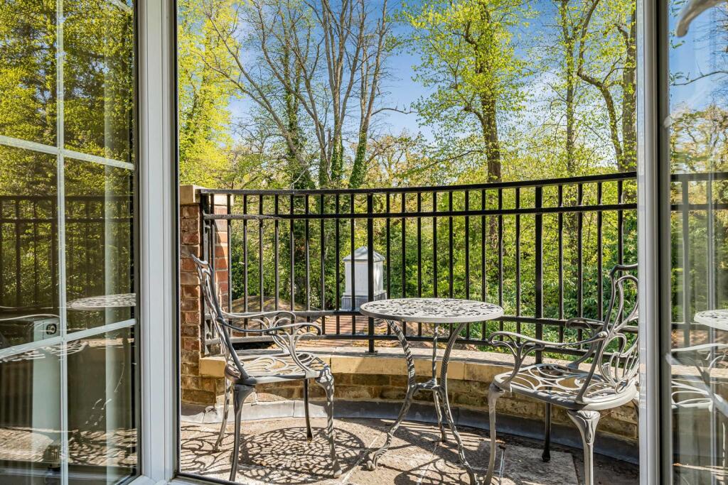 Apartment in Sunningdale, Windsor and Maidenhead - More