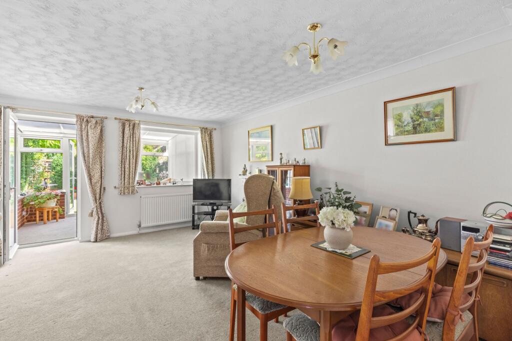 Thame Road, Haddenham, HP17 photo 3