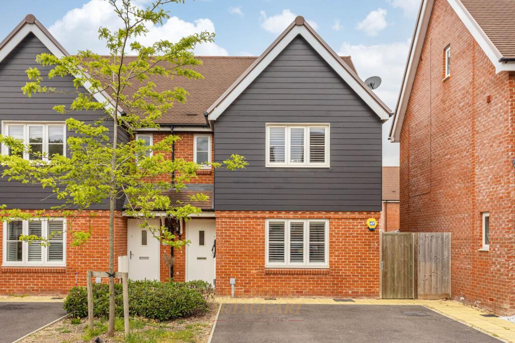 3-bed semi-detached on Rathbone Crescent, Horley, RH6, £475,000