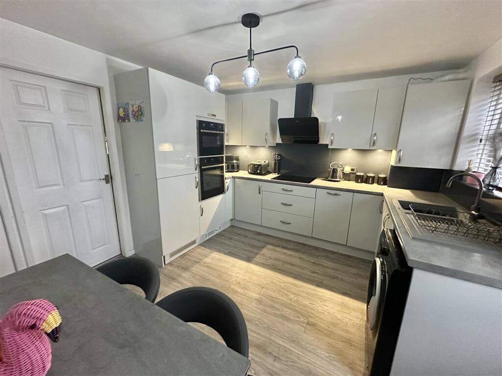 Wellhouse Court Mews, Mirfield photo 4