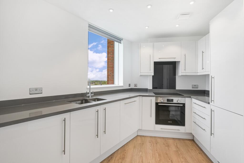 Apartment in Southall - View 4