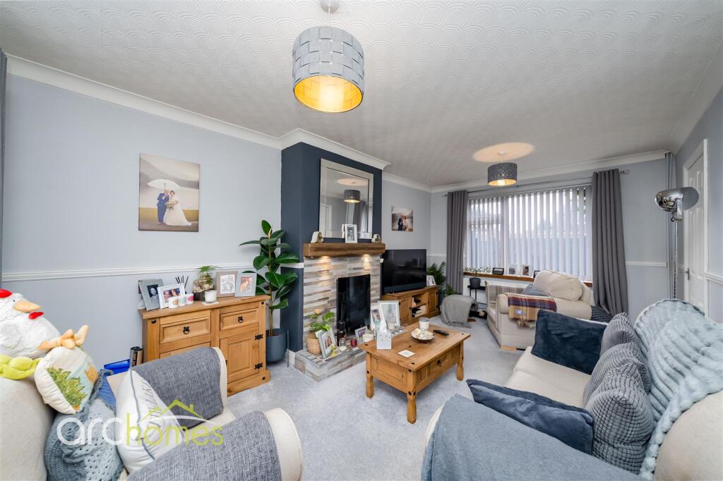 Yew Tree Avenue, Atherton, Manchester photo 2