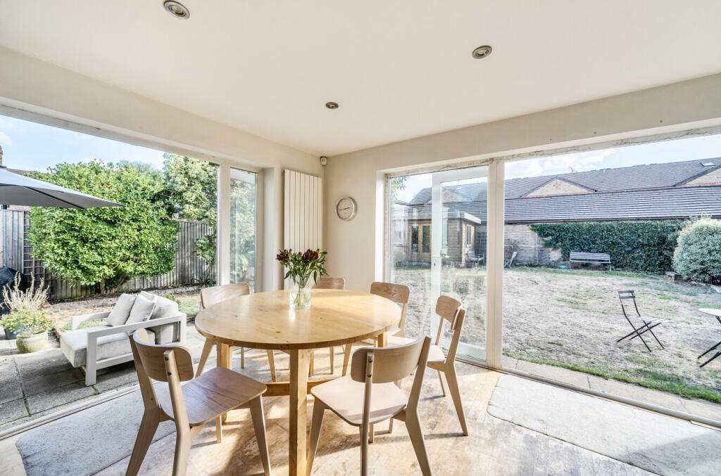 House in Slough - View 4