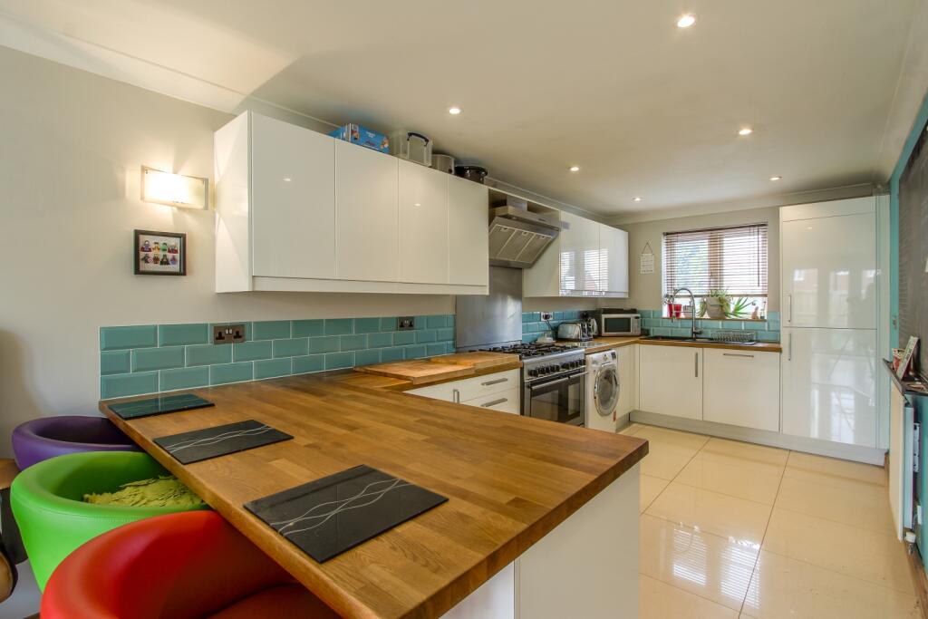 Additional image 3 of 90 Shrewsbury Road, Yeovil