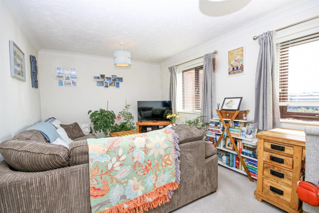 Apartment in Northampton - View 3