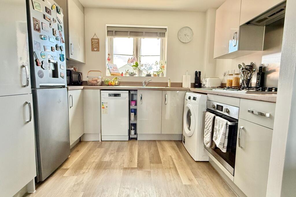 Narrowleaf Drive, Ringwood, BH24 3FR photo 3