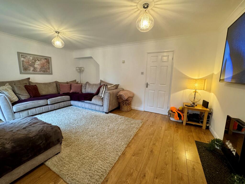 House in Swindon, Sparcells - View 4