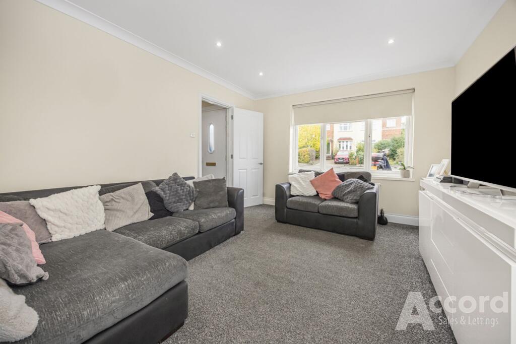 Arlington Gardens, Romford, RM3 photo 2