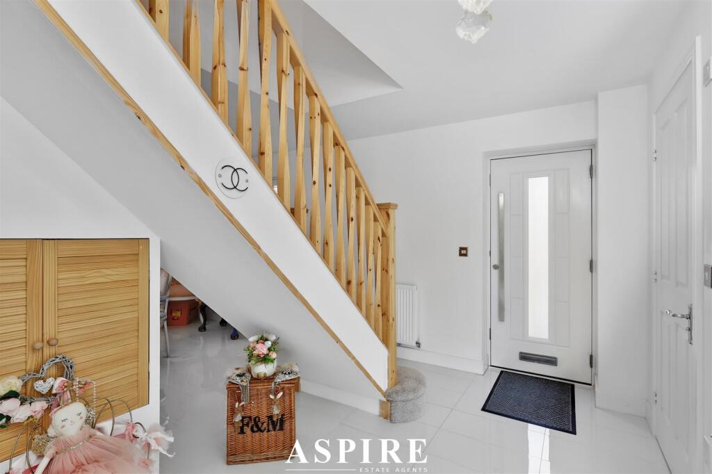 Video Tour Inside - Temple Way, Rayleigh photo 4