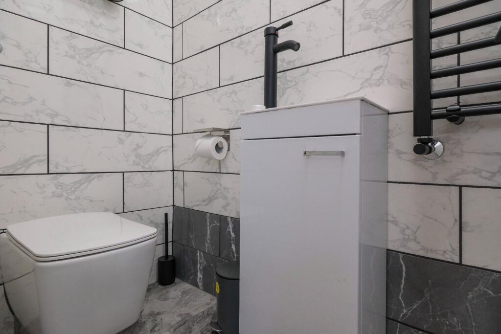 5 bedroom semi-detached house for rent
