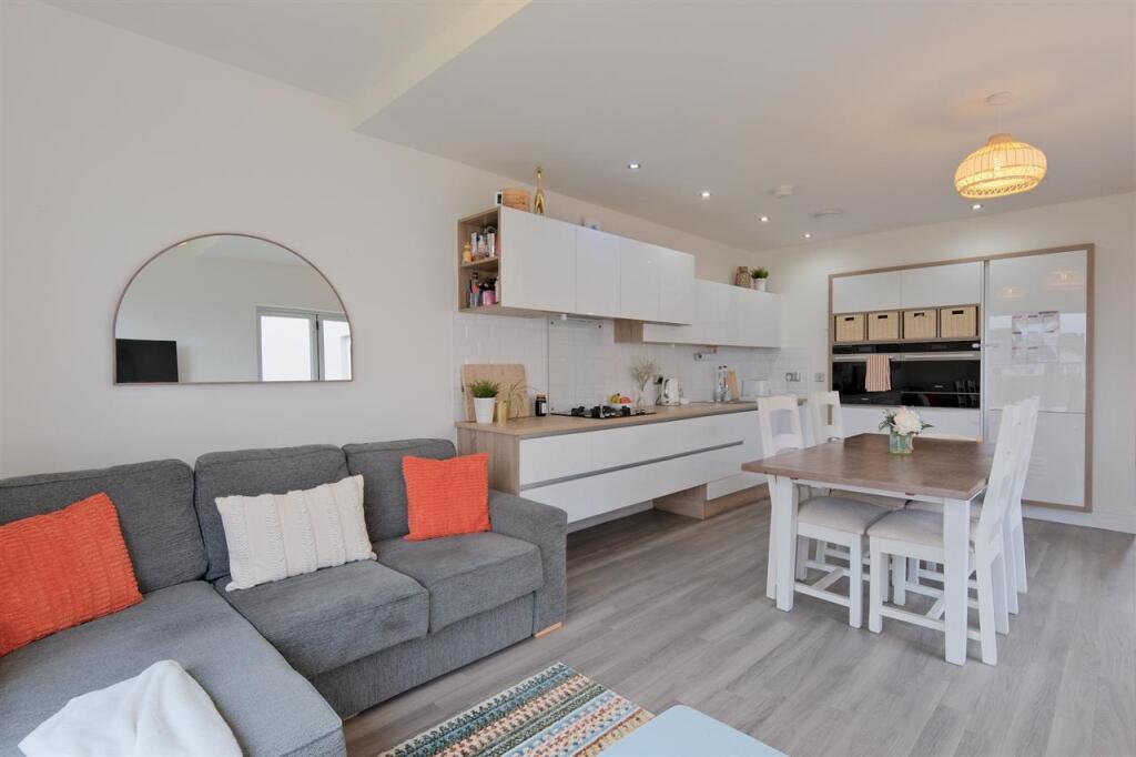 House in Motherwell, South Lanarkshire - More