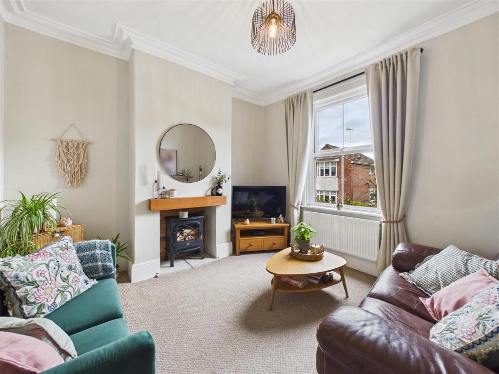 House in North East Derbyshire, Dronfield - View 2