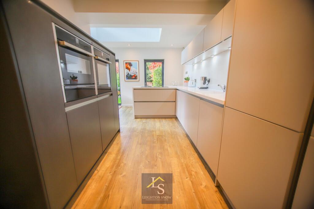 Whitehaven Road, Bramhall, SK7 photo 3