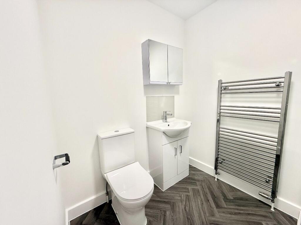 Apartment in Southend-on-Sea - More
