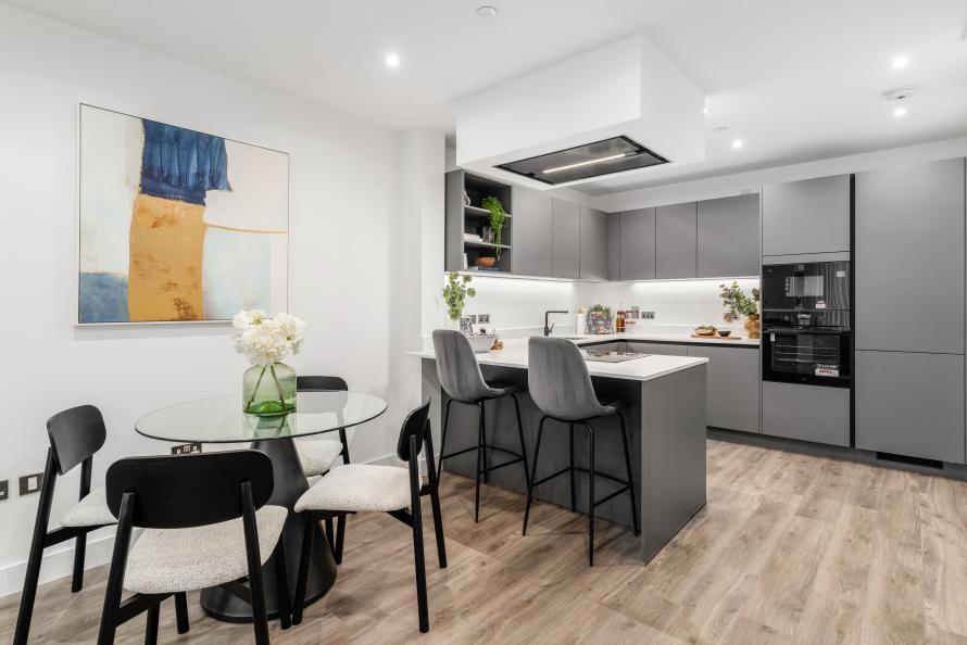 Apartment in Cambridge, Eddington - View 4