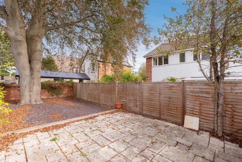 Apartment in Slough - More
