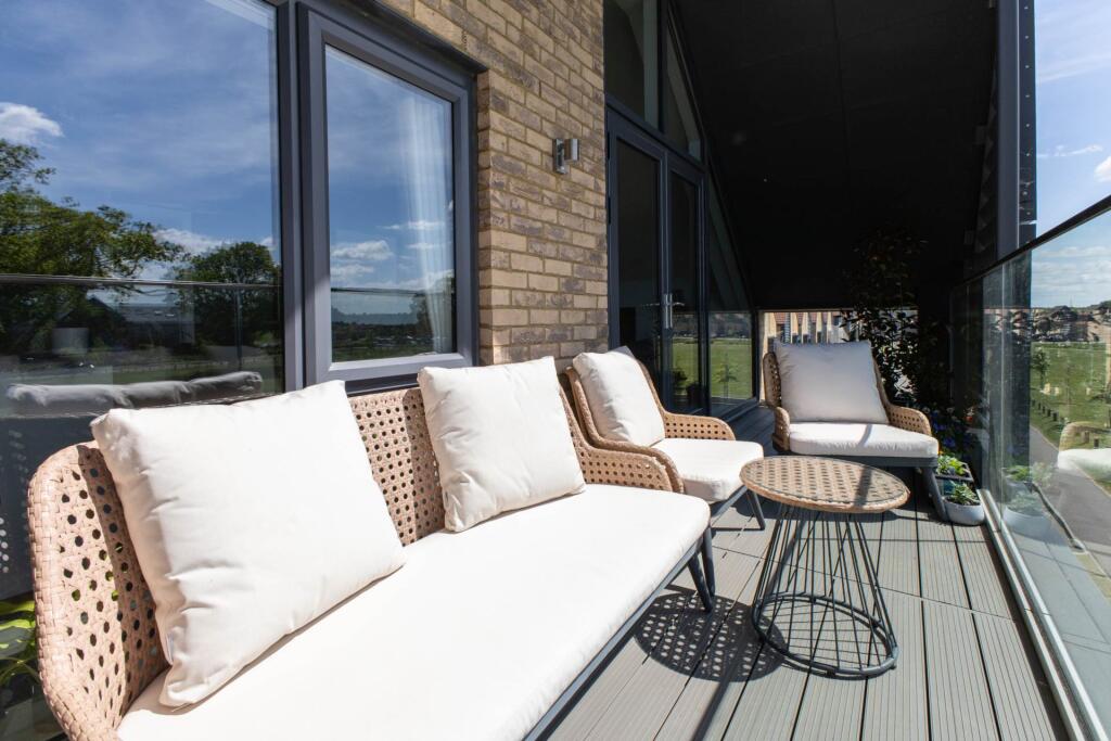 Apartment in Mid Sussex, Woodgate, Slaugham - View 2