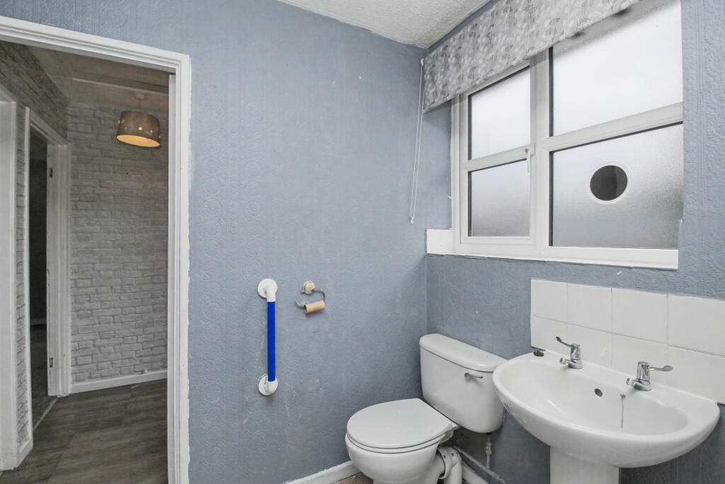 House in Hull, Orchard Park - More