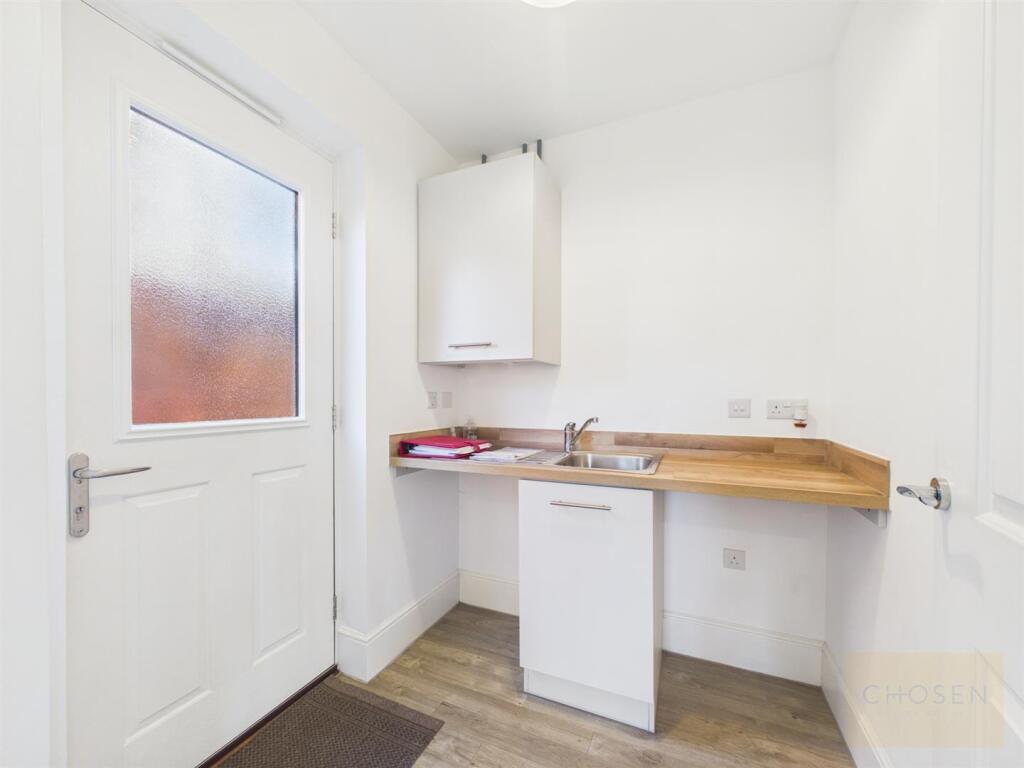 House in Gloucester - View 5
