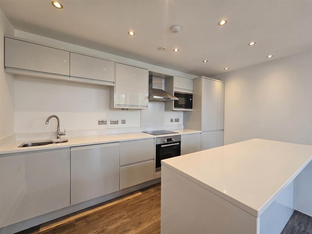 Apartment in Trafford, Broadheath - View 5