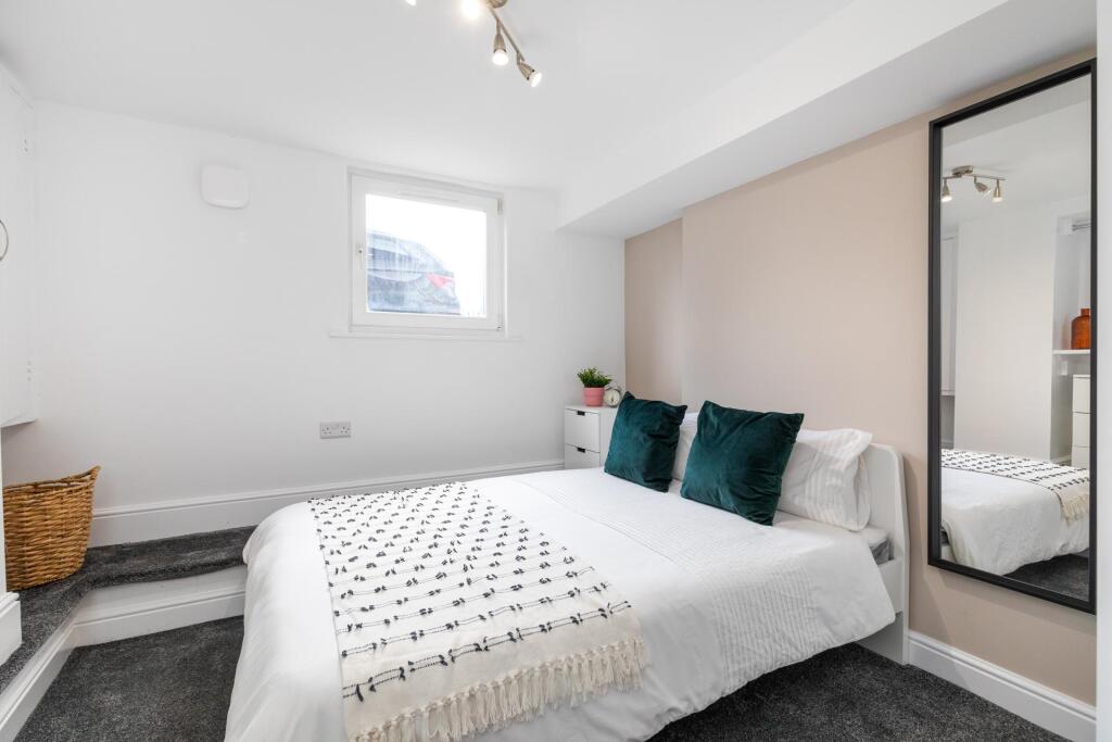 House in Leeds - View 5