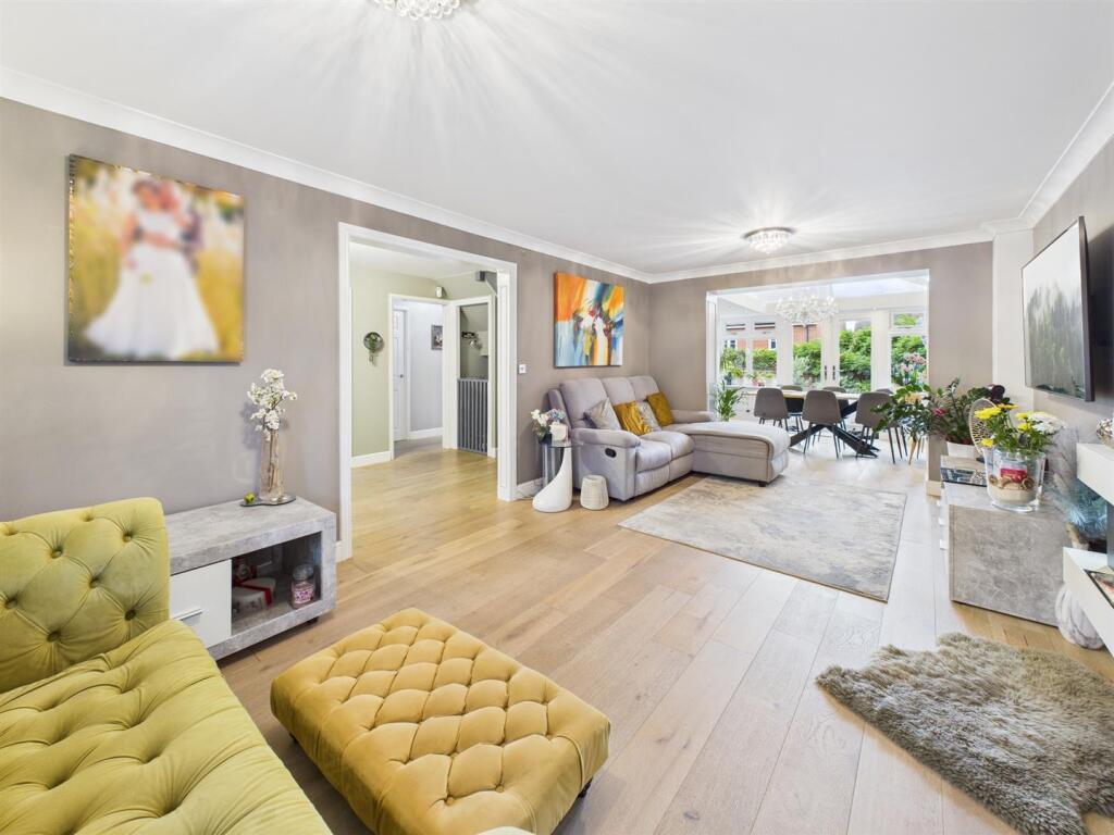 House in Aylesbury, Buckingham Park - View 4