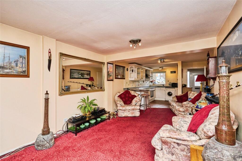 House in Sandown, Winford - View 4